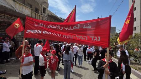 انطلاق مسيرة الأول من أيار بمشاركة جماهيرية واسعة في الناصرة